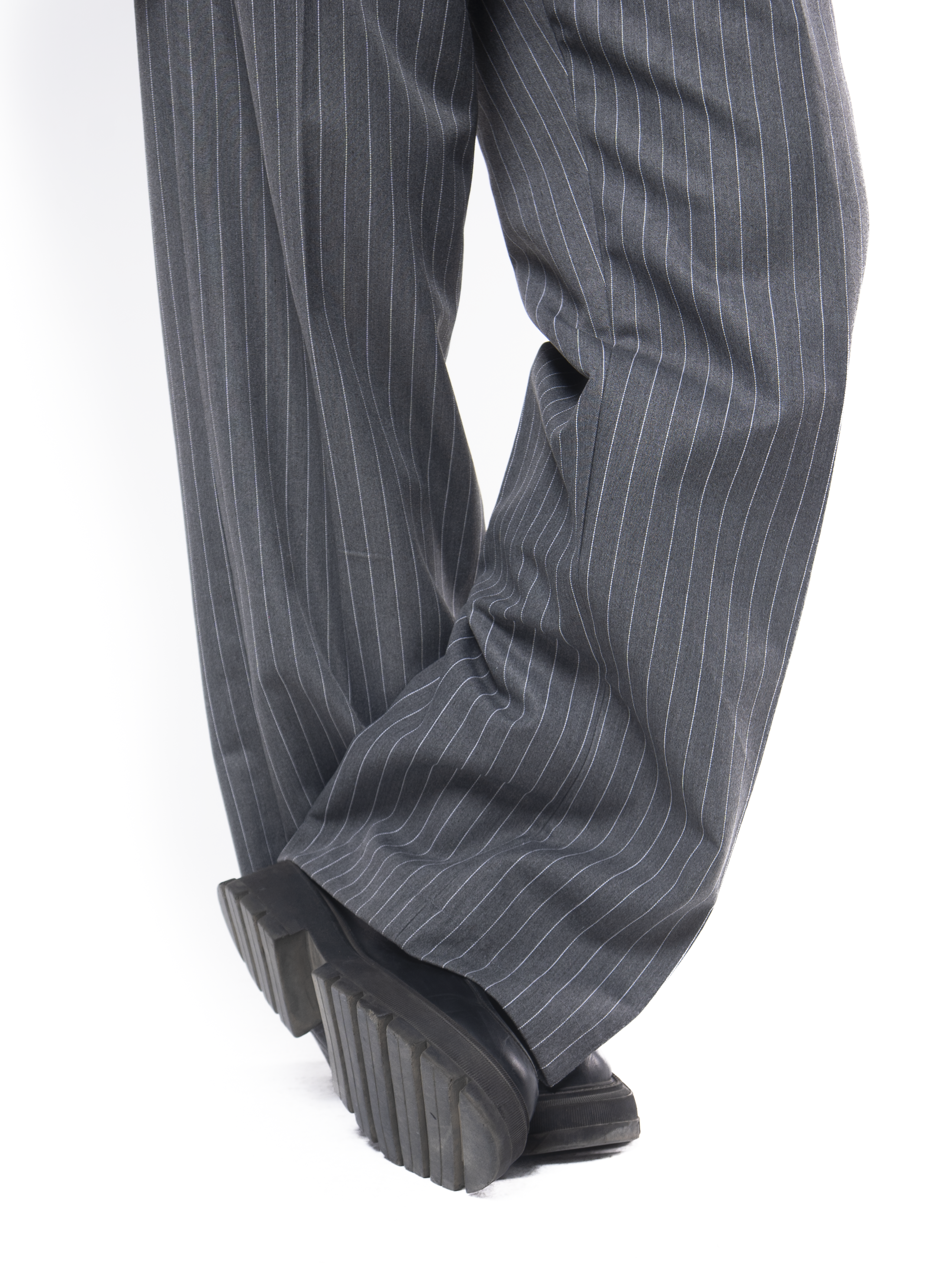 SKYLINES PINSTRIPED PANTS IN GREY
